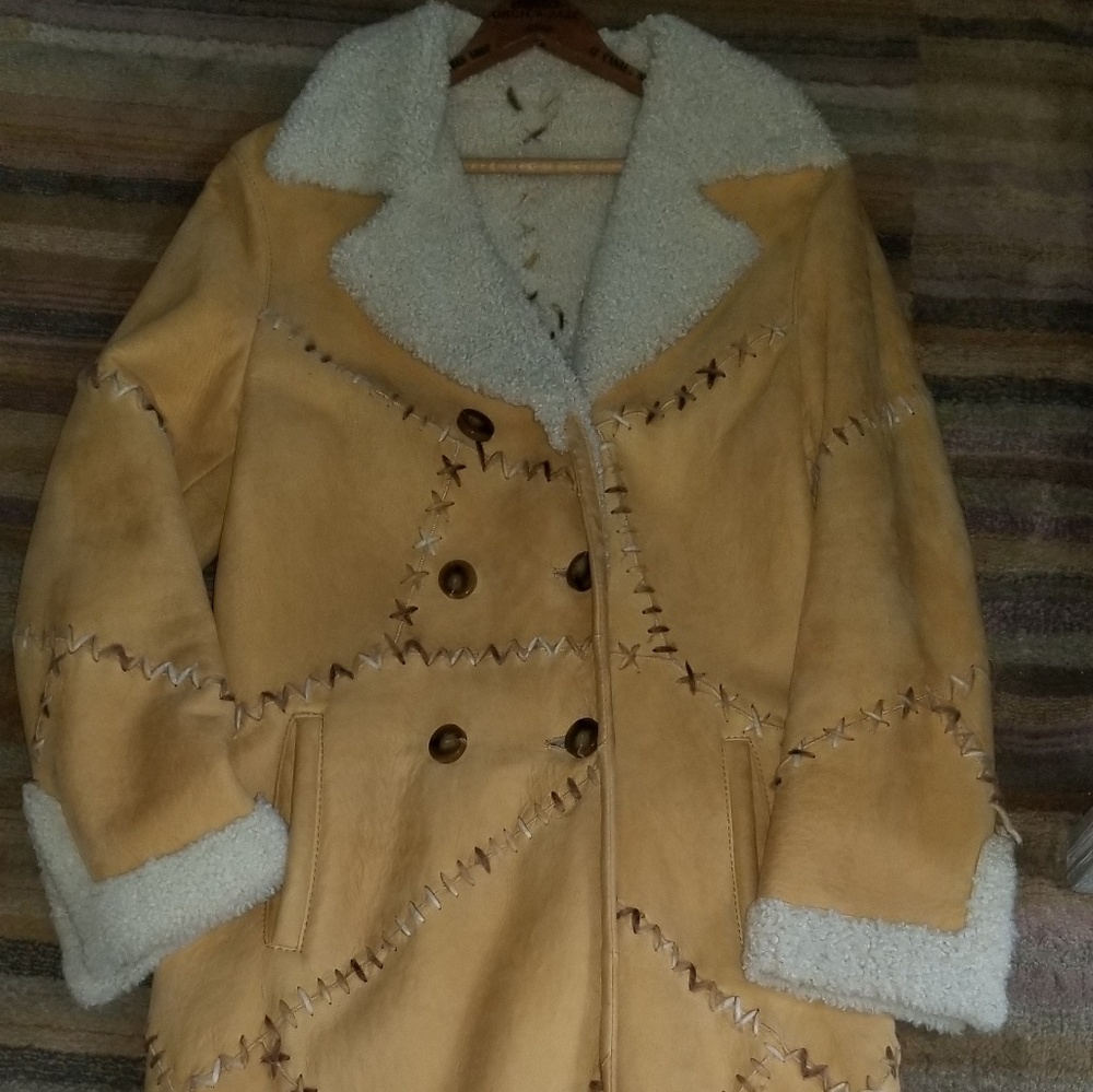 SHEARLING COAT FABULOUS MADE IN ITALY. NEVER WORN.